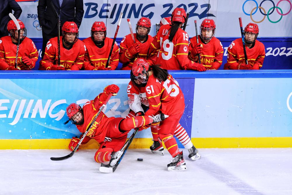 包含最新战报：冰球豪取连胜，冠军在望的词条