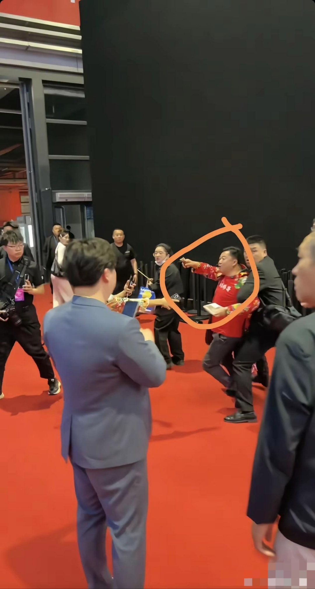 场面火爆！即时盘口观众席沸腾不已的简单介绍